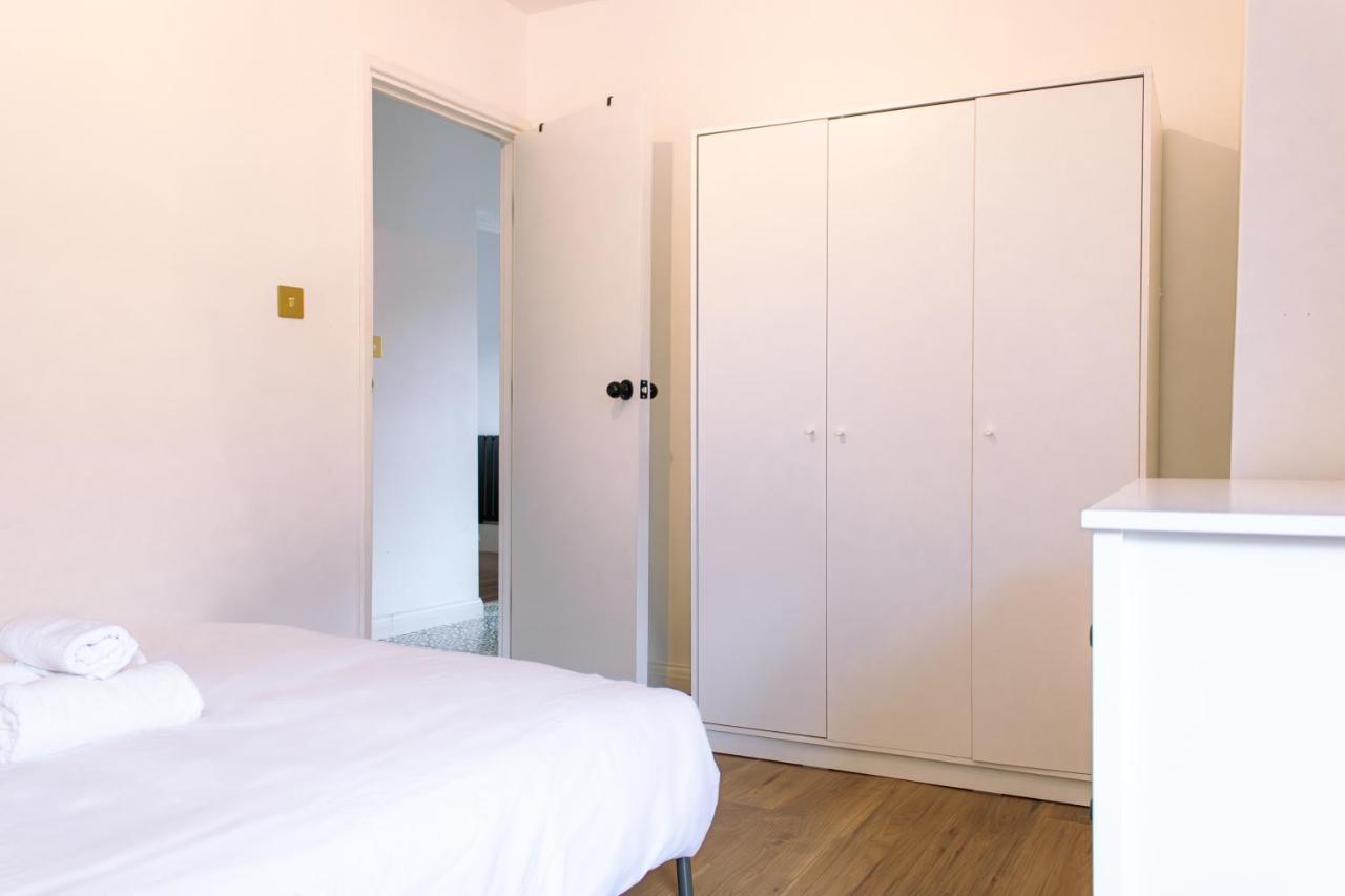Nice 4 Bedroom Apartment Near City Centre 2-Min Walk To Metro !! Business & Family Friendly!! London Ngoại thất bức ảnh