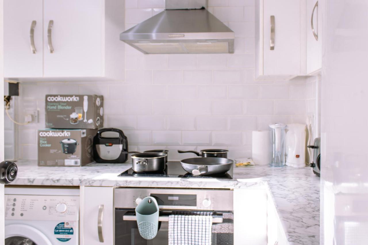 Nice 4 Bedroom Apartment Near City Centre 2-Min Walk To Metro !! Business & Family Friendly!! London Ngoại thất bức ảnh