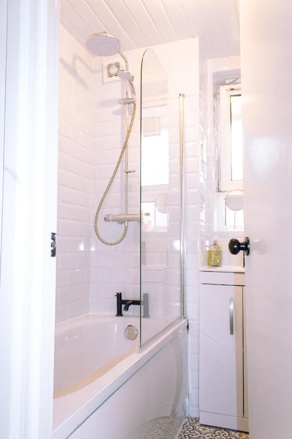 Nice 4 Bedroom Apartment Near City Centre 2-Min Walk To Metro !! Business & Family Friendly!! London Ngoại thất bức ảnh
