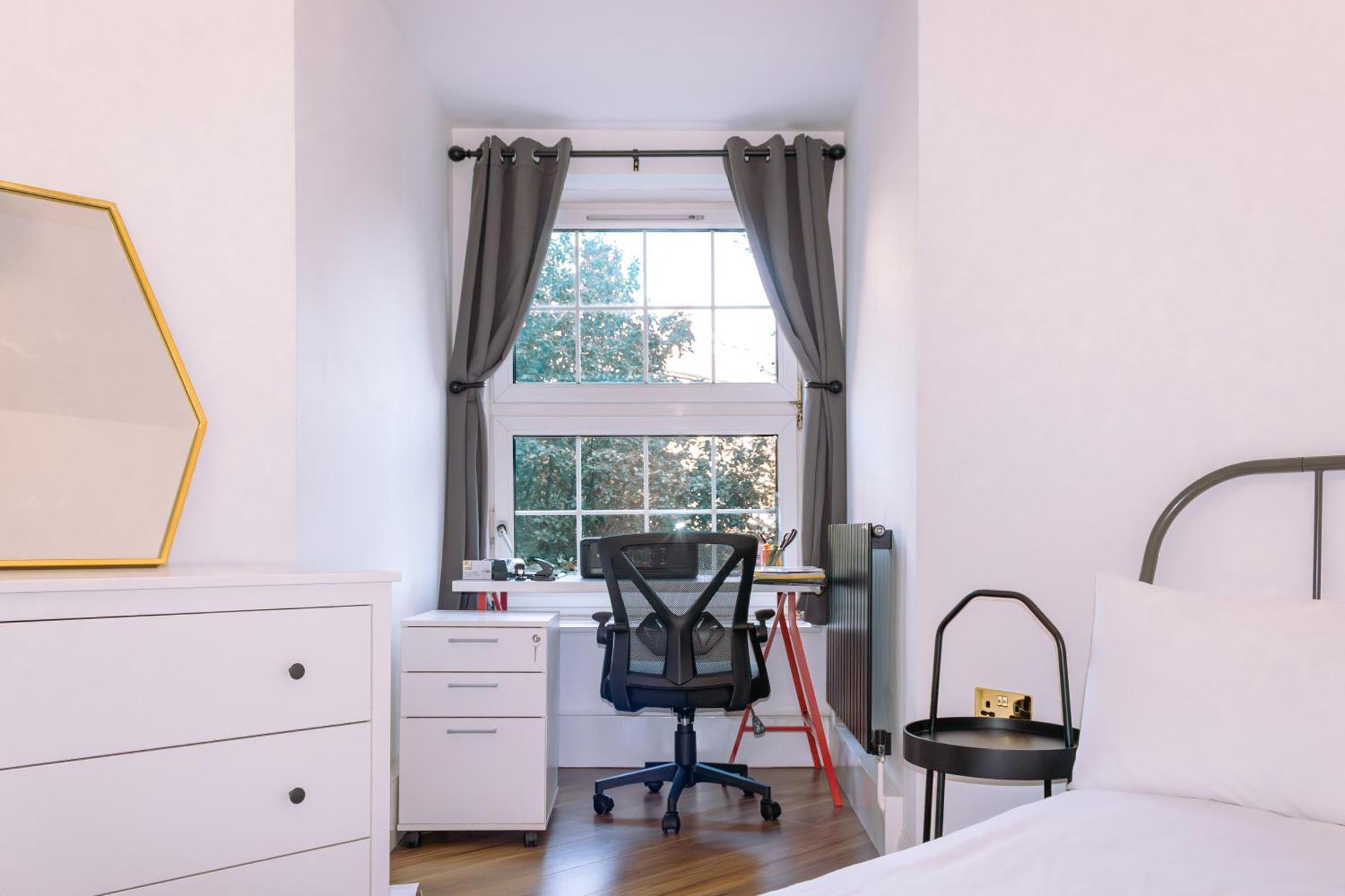 Nice 4 Bedroom Apartment Near City Centre 2-Min Walk To Metro !! Business & Family Friendly!! London Ngoại thất bức ảnh